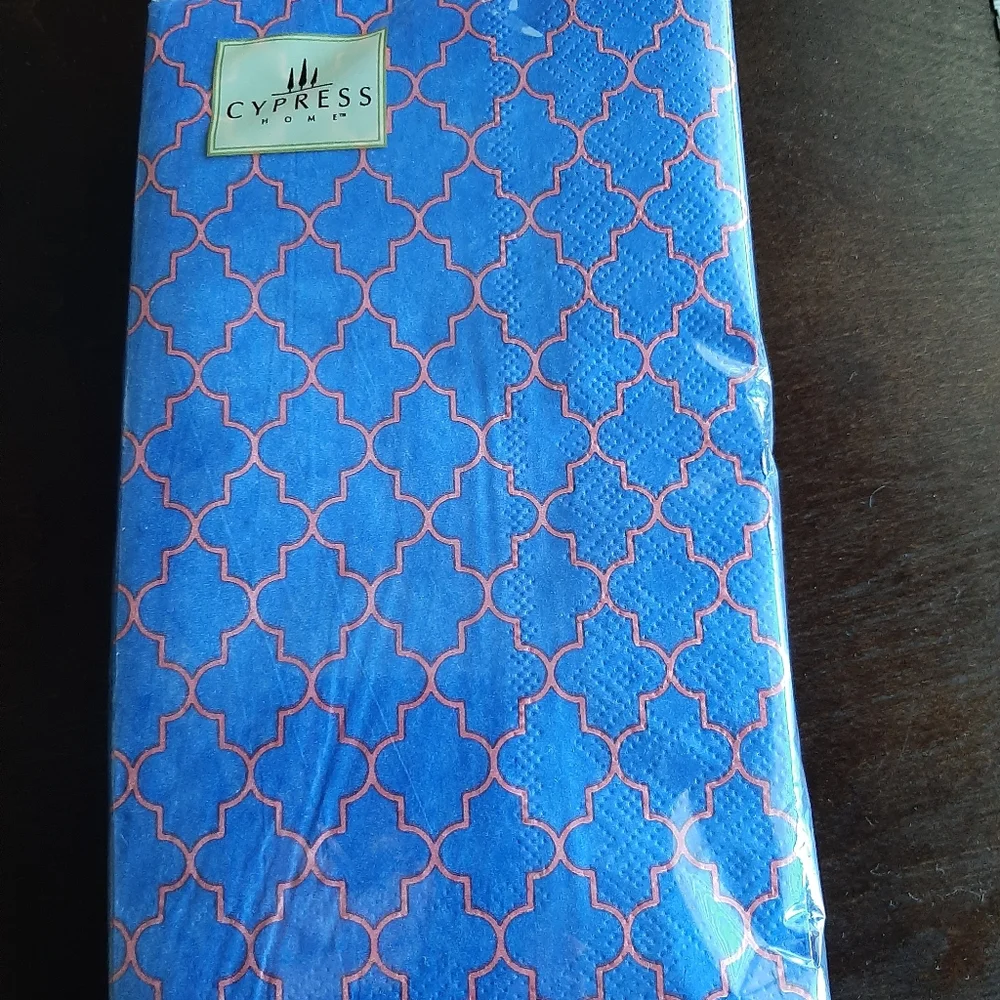 Cypress Home package of 32 blue and red paper napkins